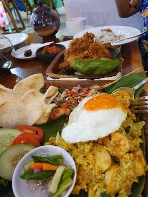 2mad Eatery Resto & Gallery