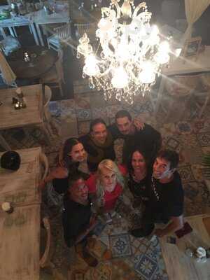 Pavezzo Tropical Bistro