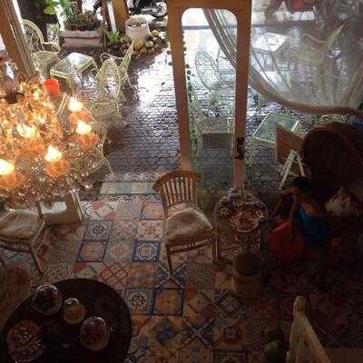 Pavezzo Tropical Bistro