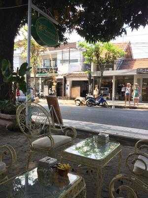 Pavezzo Tropical Bistro