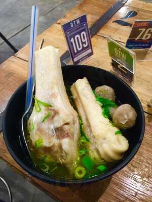 Otw Food Street Gading