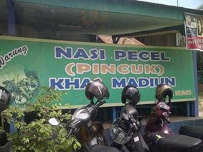 Nasi Pecel (pincuk) Khas Madiun Pak Kumis