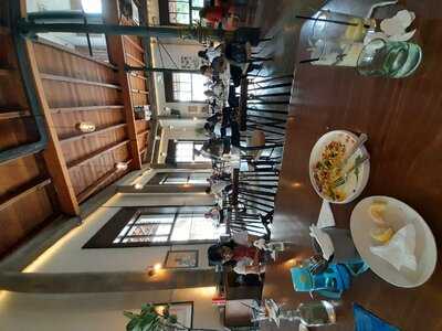 Spiegel Bar & Bistro