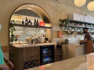 Spiegel Bar & Bistro