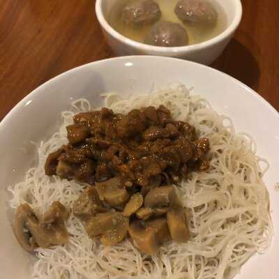 Bakmi Toko Tiga Wahid Hasyim