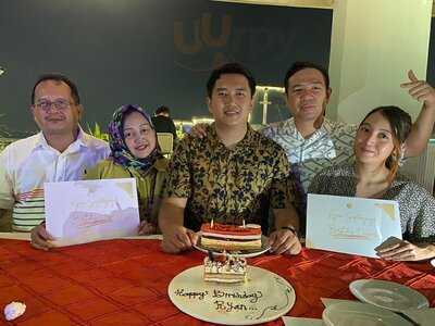 33 Degrees Rooftop Lounge & Bar