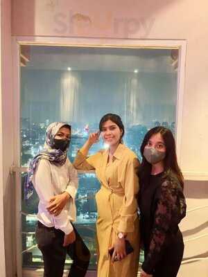 33 Degrees Rooftop Lounge & Bar