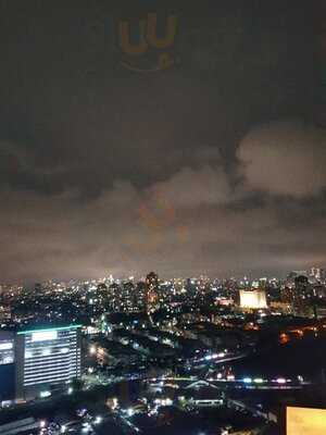 33 Degrees Rooftop Lounge & Bar