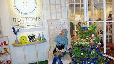Buttons Eatery