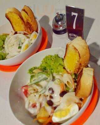 Melting Pot Eatery & Coffee