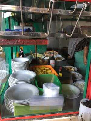 Kupat Tahu Dan Lontong Kari Cicendo