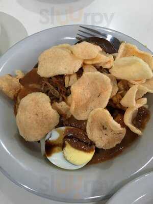 Kupat Tahu Dan Lontong Kari Cicendo