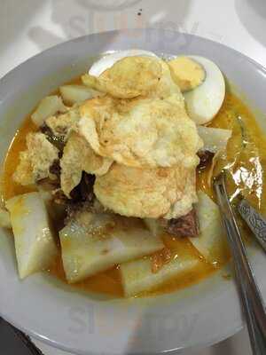 Kupat Tahu Dan Lontong Kari Cicendo