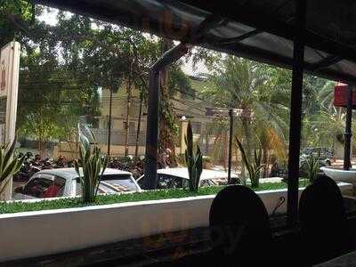 Barons Pub At Ambhara Hotel