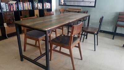 Blanco Coffee & Books