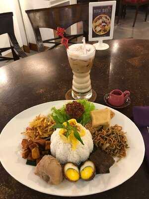 Nona Manis Coffee & Eatery