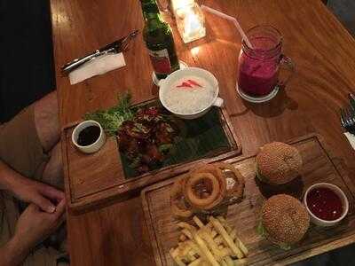 Catamaya Eatery & Bar