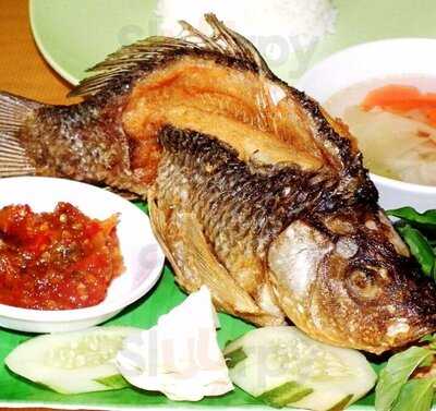 Eat Station Food Court