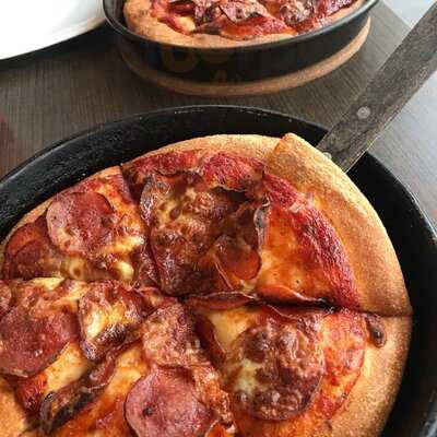 Pizza Hut Bali Mercure