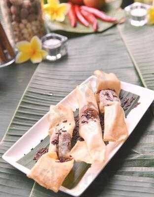 Ruang Tengah Café & Restaurant