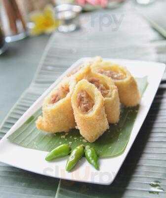 Ruang Tengah Café & Restaurant