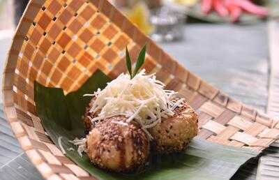 Ruang Tengah Café & Restaurant