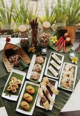 Ruang Tengah Café & Restaurant