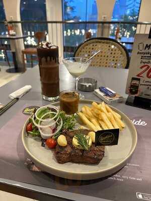 Justus Steak House Paris Van Java
