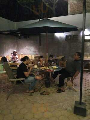 De Cosmics Cafe And Resto