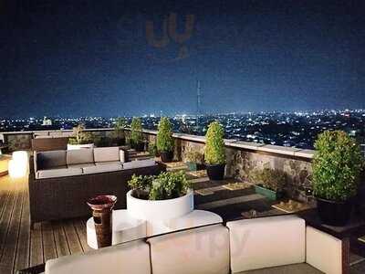 Skyline Lounge & Exclusive Dining