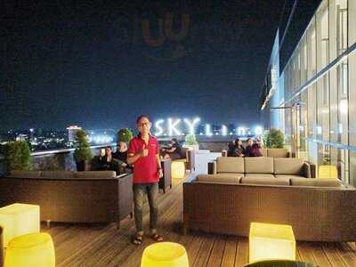 Skyline Lounge & Exclusive Dining