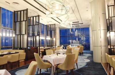 Skyline Lounge & Exclusive Dining