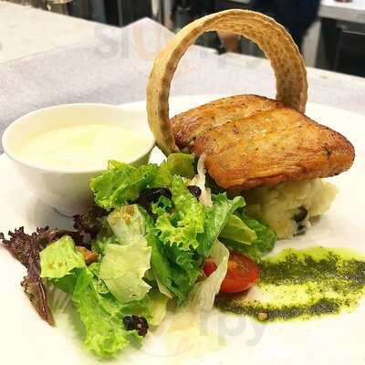 Skyline Lounge & Exclusive Dining