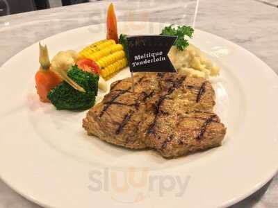 Skyline Lounge & Exclusive Dining