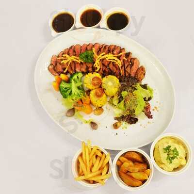 Skyline Lounge & Exclusive Dining