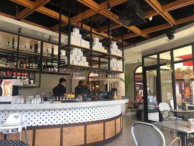 Cafe Folie Beachwalk