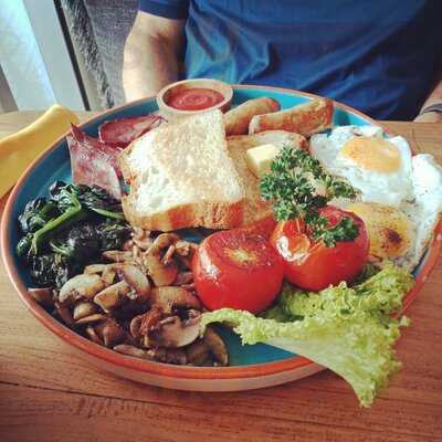 Made's Banana Flour Cafes Petitenget