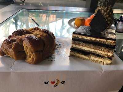 Made's Banana Flour Cafes Petitenget