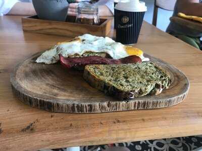 Made's Banana Flour Cafes Petitenget