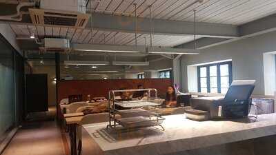 Hiveworks Co-work And Cafe