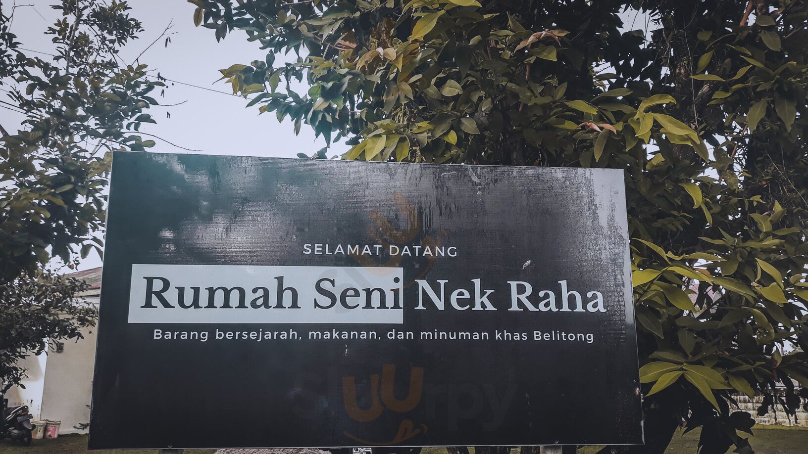Resto Dan Rumah Seni Nek Raha