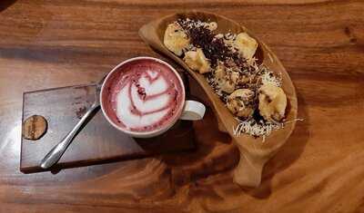 Equator Coffee And Gallery