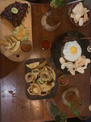 Warung Lokalan & Meet Up Coffee Shop