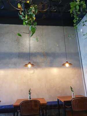 Warung Lokalan & Meet Up Coffee Shop