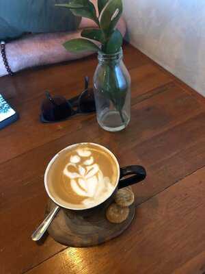 Warung Lokalan & Meet Up Coffee Shop