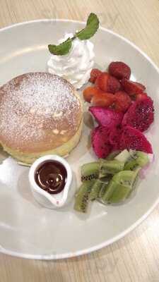 Kirakira Resto & Cafe