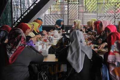 Ayam Geprek & Kremes Boos Pjee