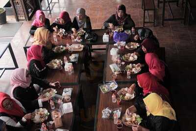 Ayam Geprek & Kremes Boos Pjee