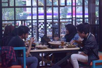 Ayam Geprek & Kremes Boos Pjee