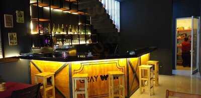 Graywolf Cafe & Restaurant